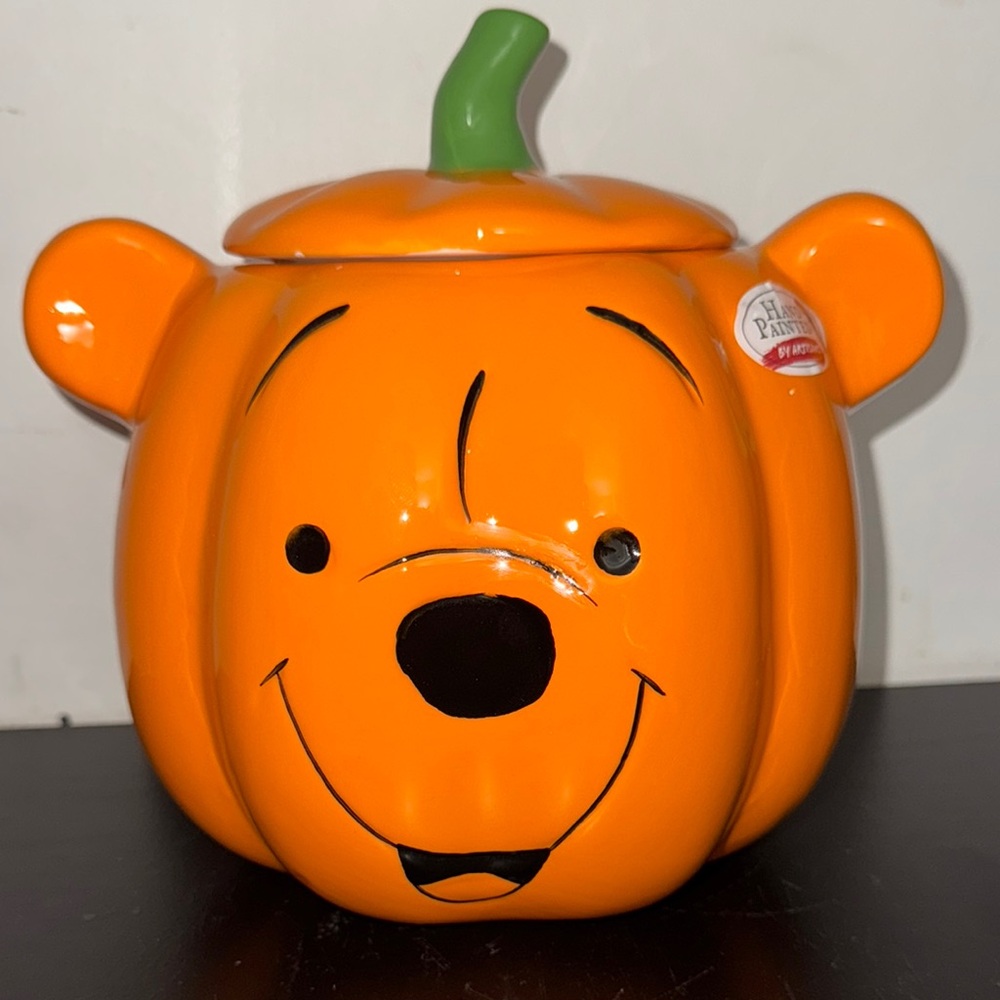 Winnie the Pooh  Pumpkin Ceramic Halloween Jar